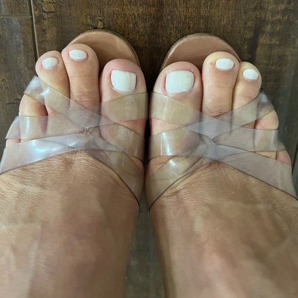 Size 38 Manolo Blahnik d’orsay pump. Nude leather w/ lucite cross straps at toe - Picture 6 of 7